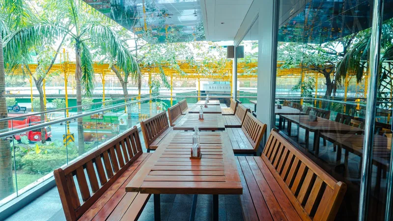 Mezzanine, Al Fresco at Tipsy Pig BGC