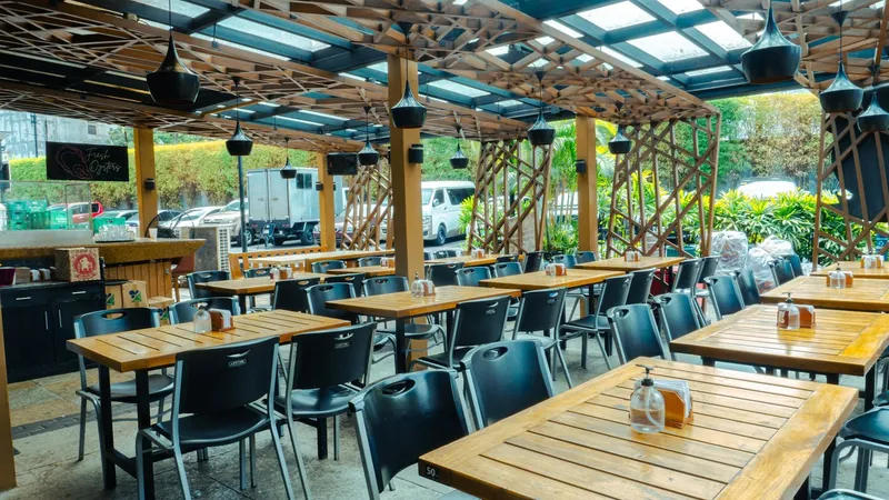 Al Fresco at Tipsy Pig Capitol Commons