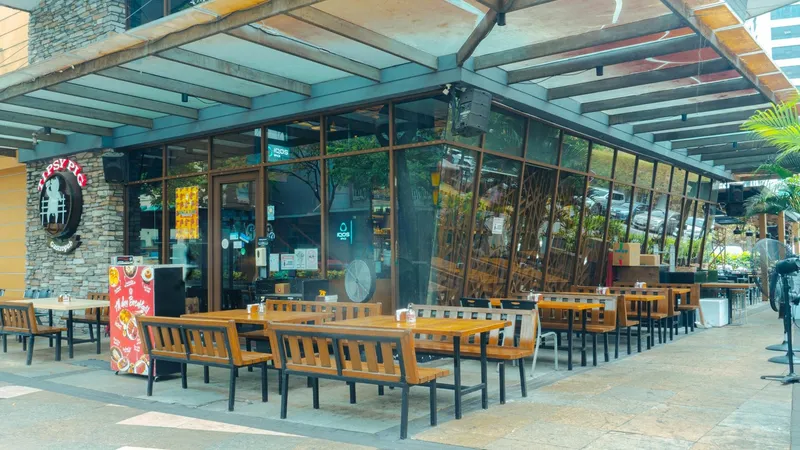 Al Fresco at Tipsy Pig Capitol Commons