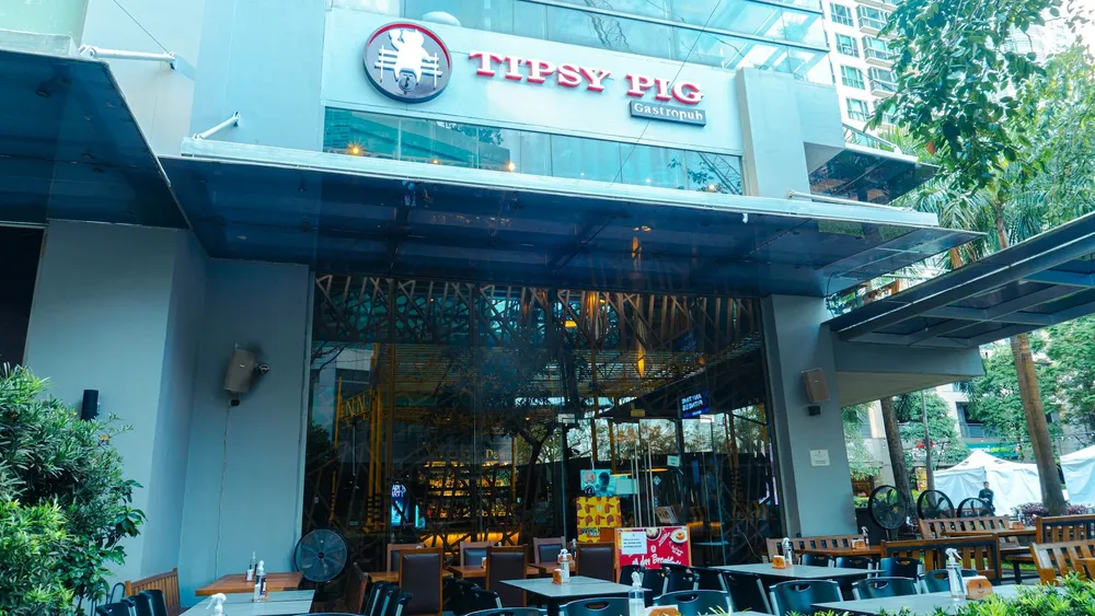 Tipsy Pig BGC interior, real photo